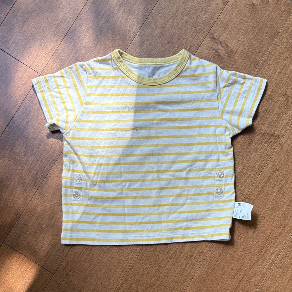 Uniqlo t shirt 2T